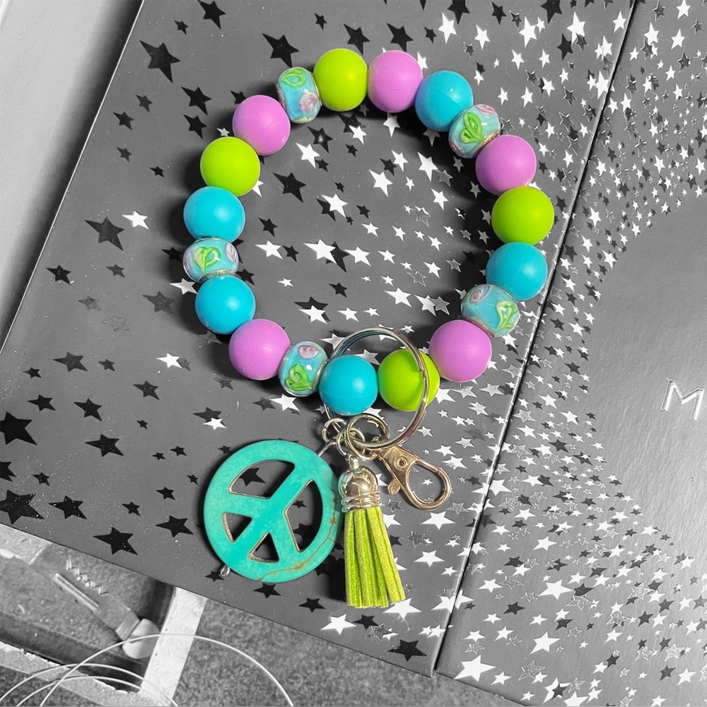 Beaded Keychain Bracelet – Boho Pastel Colors with Floral Accent Beads